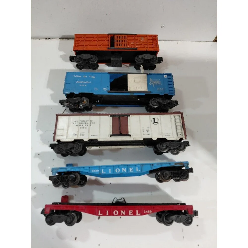 5 Lionel O Gauge Model Railroad Post War Freight Cars (Flat Brakeman Milk Cattle